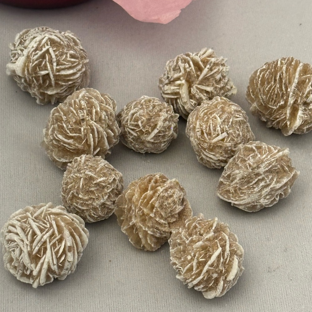 Desert Rose Selenite 6.5 oz in cranberry colored tin - Picture 4 of 5